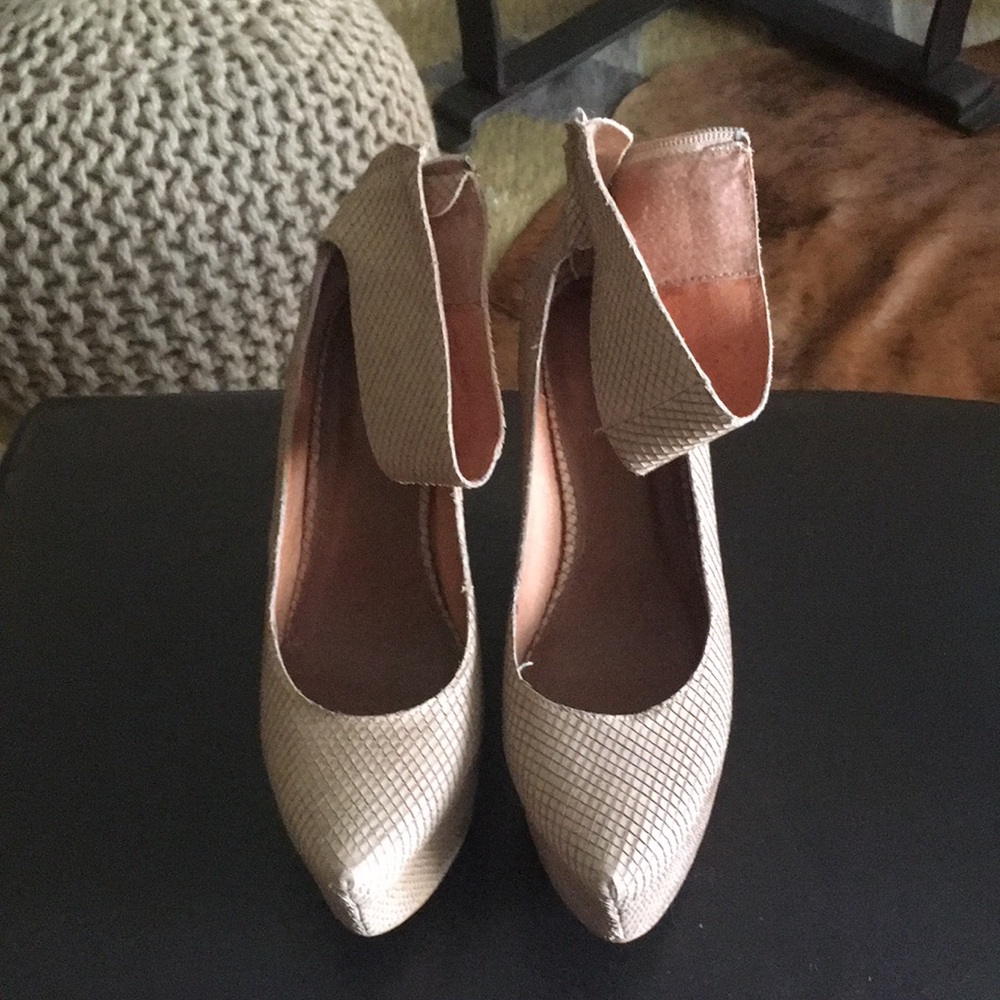 Matiko wedges 8.5